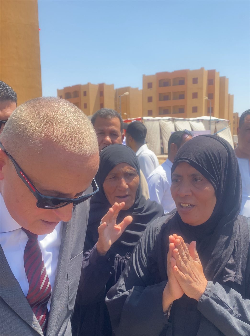 محافظ الأقصر يوجة بسرعة تلبية طلبات سيدة 