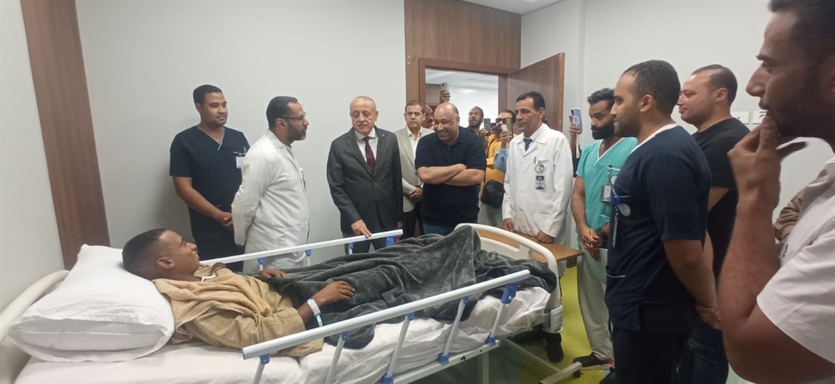 محافظ الأقصر يطمئن على مصابي حادث الاتوبيس