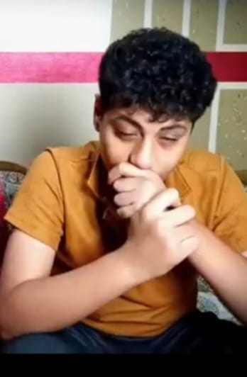 مواطن يناشد المسؤولين بالصحة لإنقاذ عين شقيقه