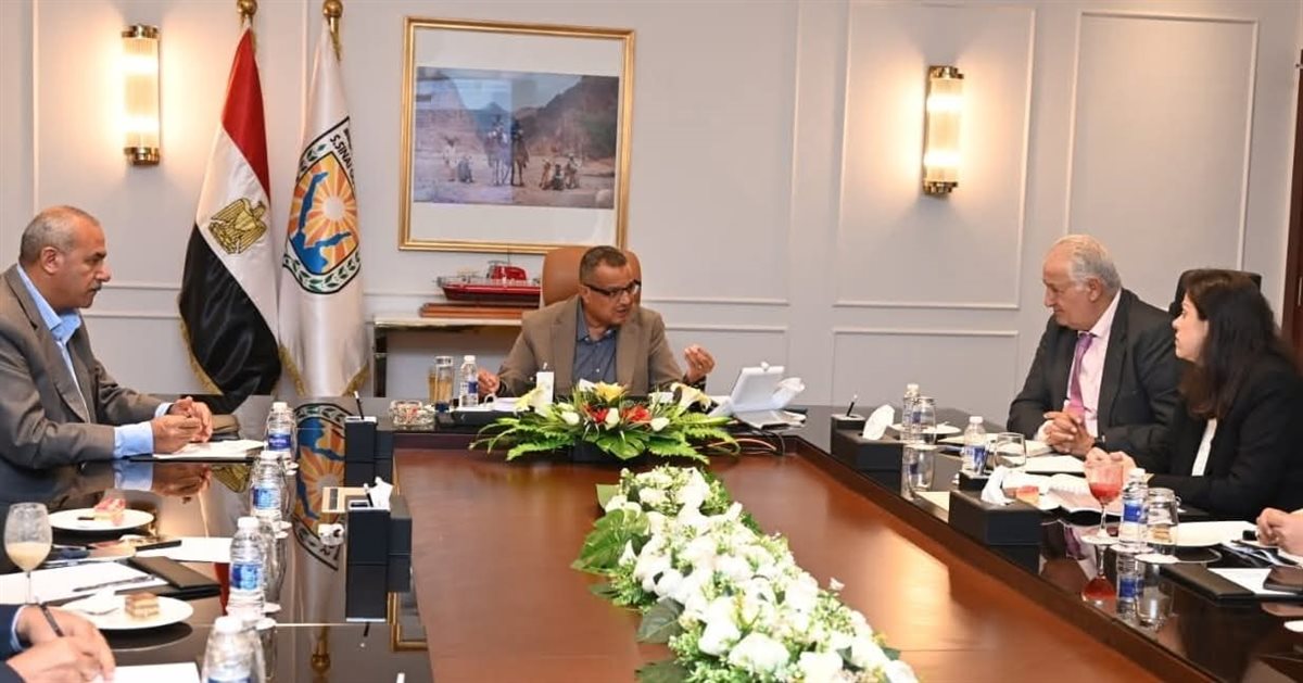 محافظ جنوب سيناء يعقد اجتماعًا لمناقشة تطوير طور سيناء 
