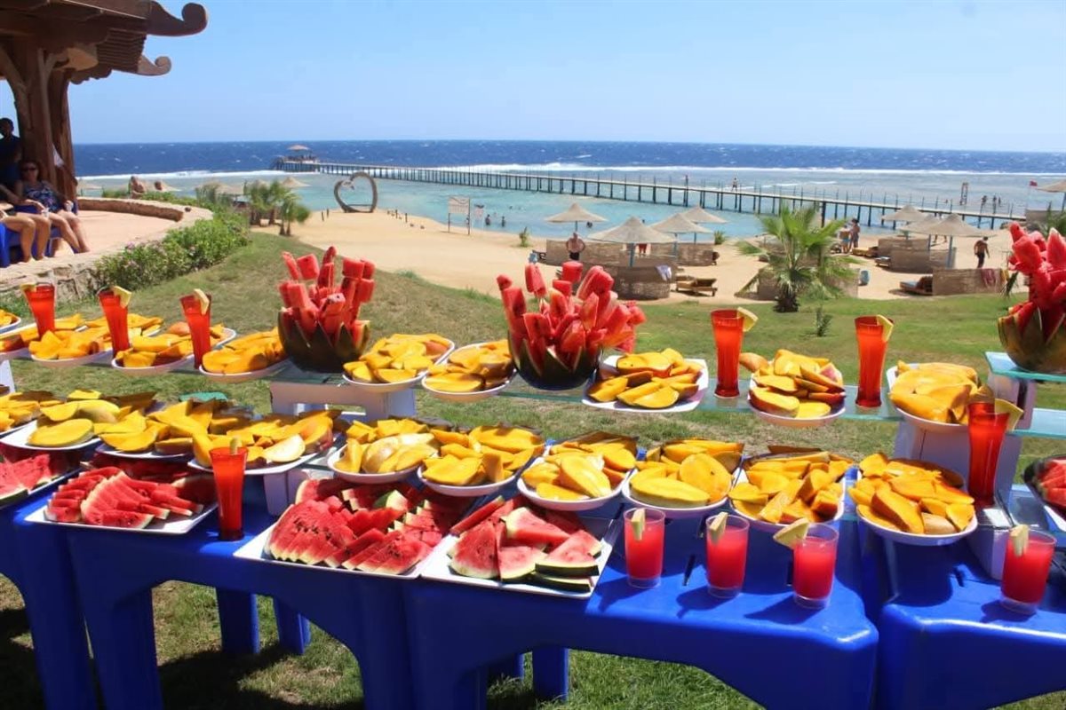 مهرجان البطيخ على شواطئ مرسي علم 