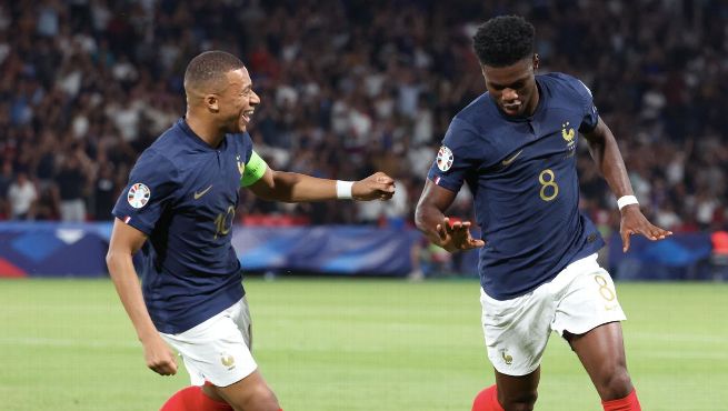 القناة الناقلة لمباراة فرنسا وآيسلندا في تصفيات كأس العالم 2026