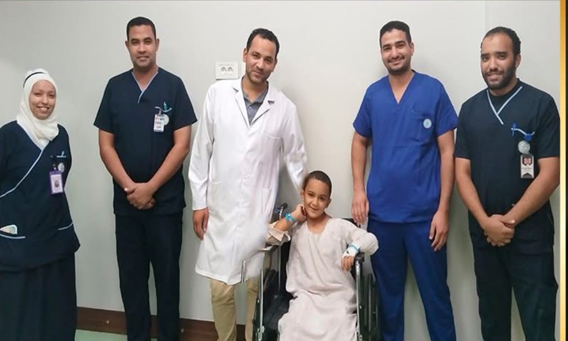 عملية دقيقة لصغير بالمجمع الطبي بالأقصر تعيد له البسمة