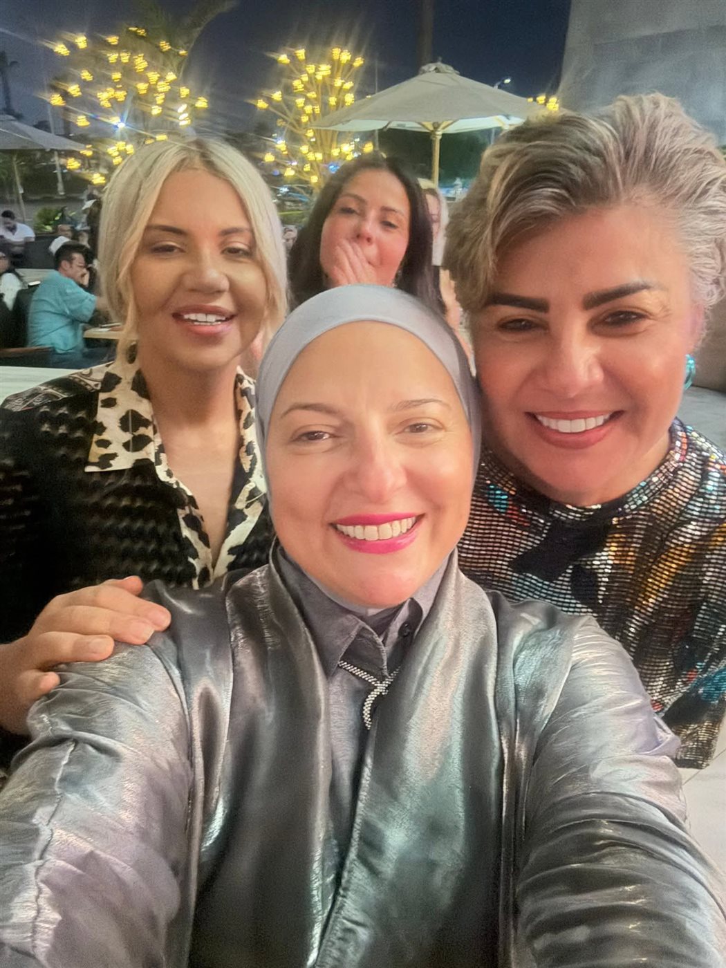 لقطات من احتفال مفيدة شيحة بعيد ميلادها بحضور دعاء فاروق وبوسي شلبي