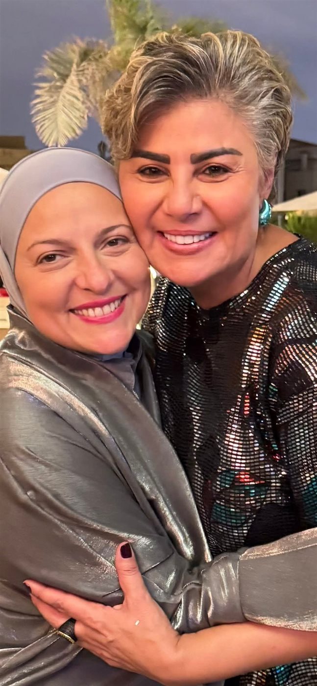 لقطات من احتفال مفيدة شيحة بعيد ميلادها بحضور دعاء فاروق 