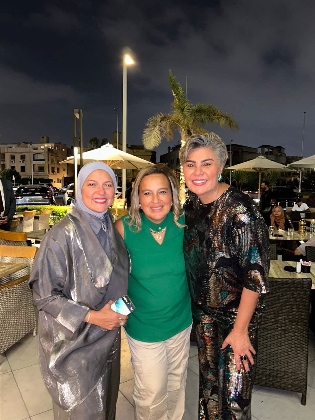 لقطات من احتفال مفيدة شيحة بعيد ميلادها بحضور دعاء فاروق