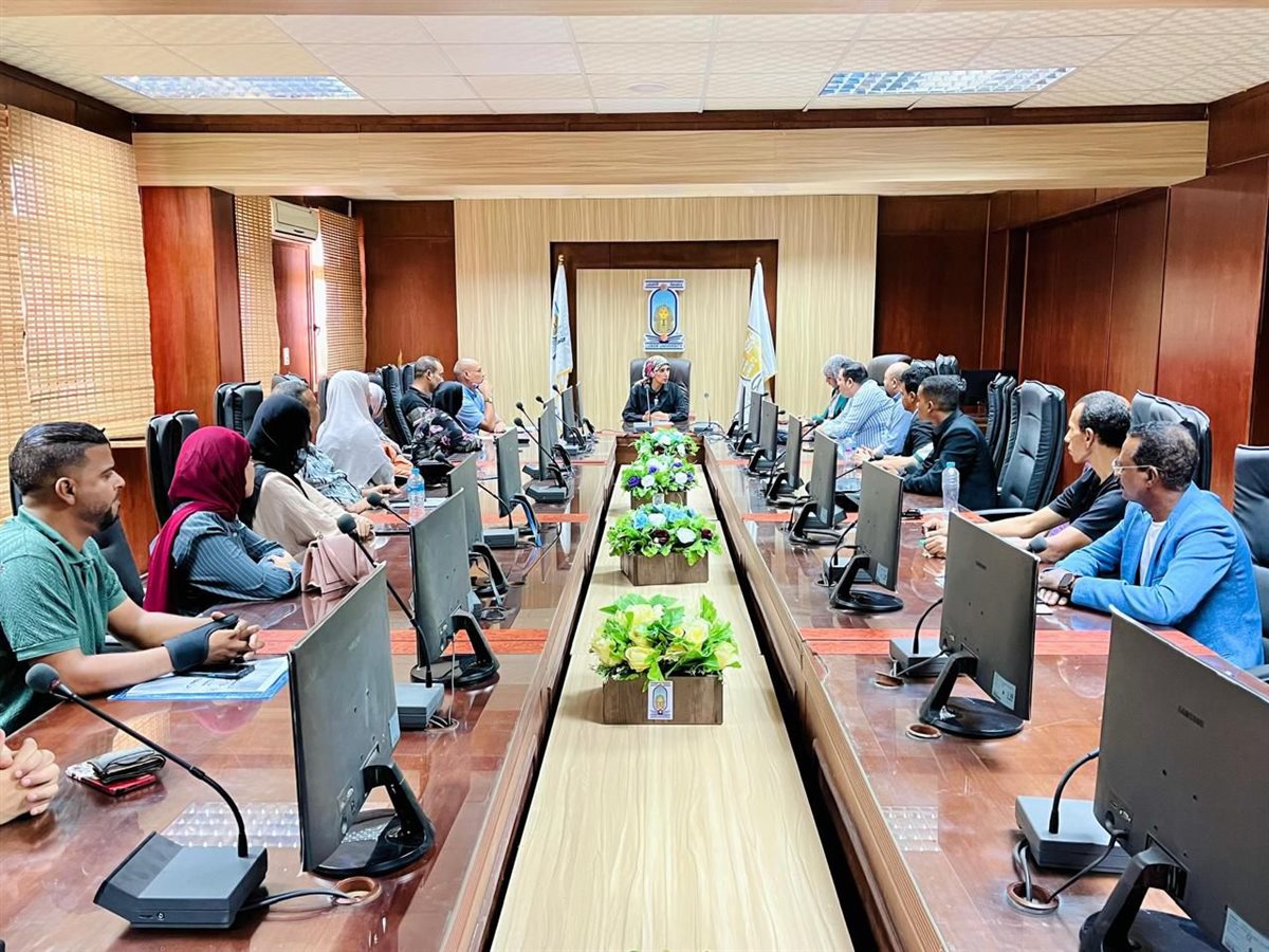 اجتماع رئيس جامعة الأقصر 