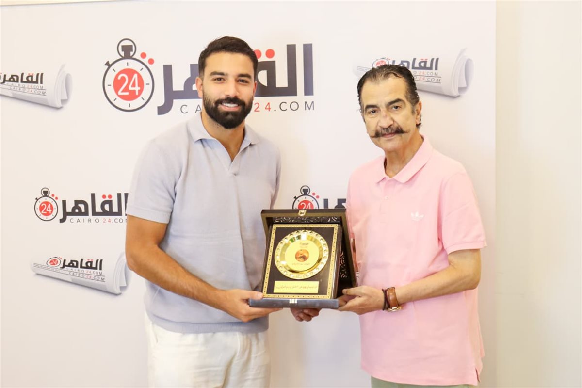 بعد تألقه في حكاية هند.. القاهرة 24 يُكرم الفنان حازم إيهاب على نجاح شخصيته 