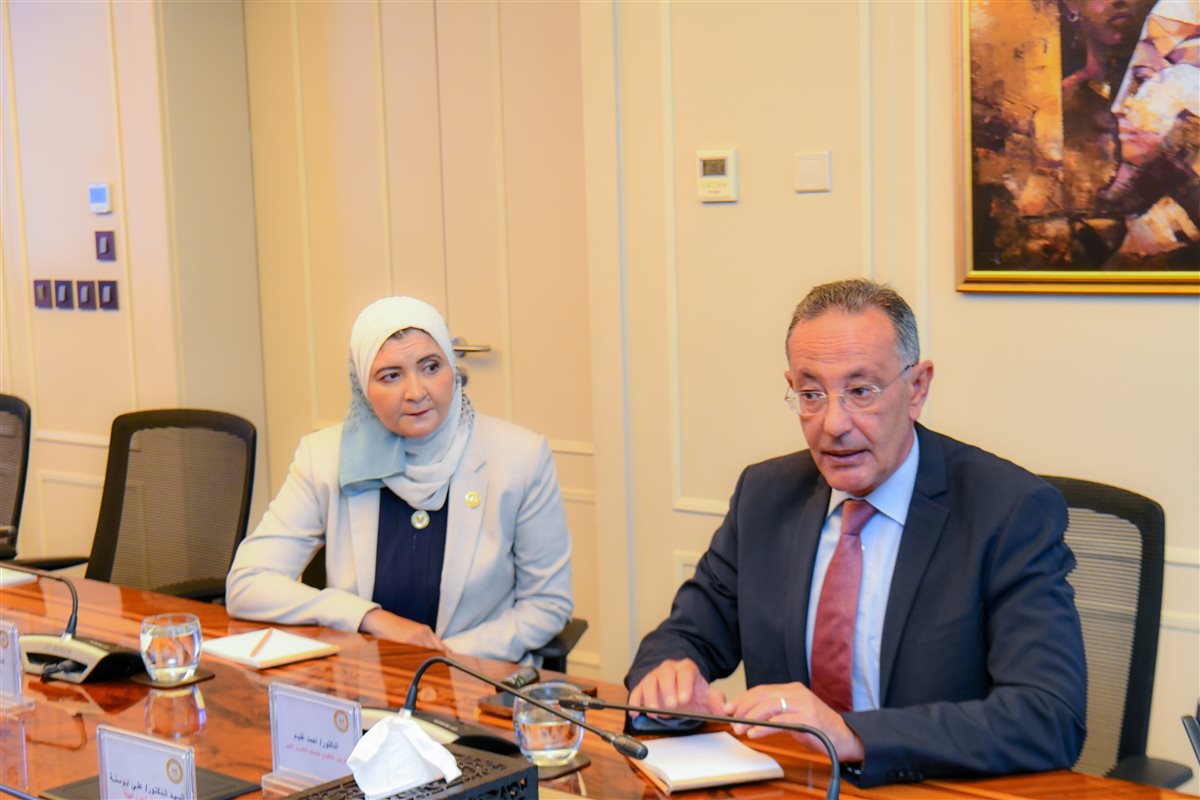 الدكتور أحمد غنيم 