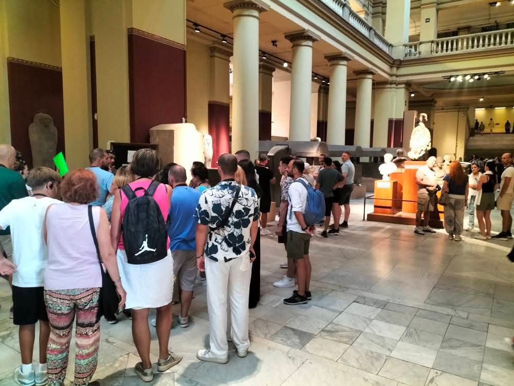 إقبال كبير من السائحين على المتحف المصري بالتحرير