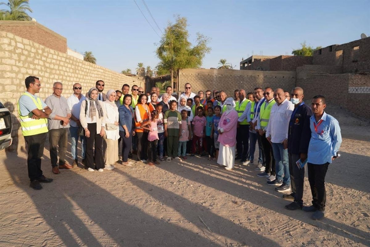 رئيس هيئة الرعاية يشارك بمبادرة توزيع الأدوية بالأقصر