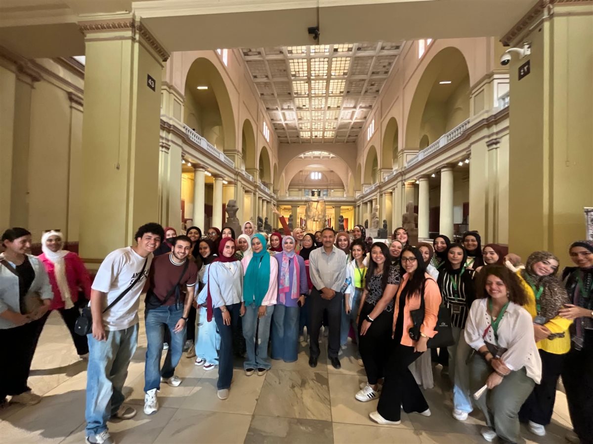 فريق المتحف المصري بالتحرير 