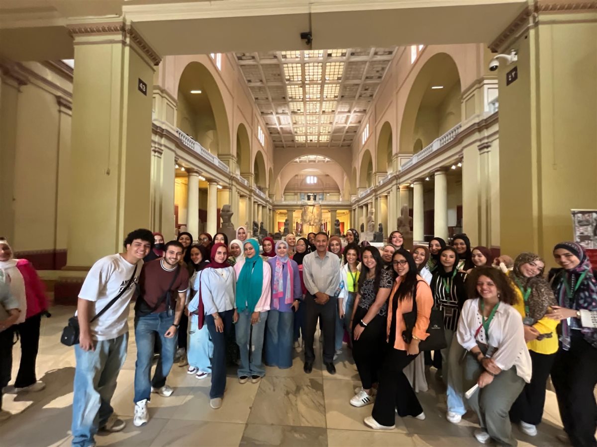 فريق المتحف المصري بالتحرير 