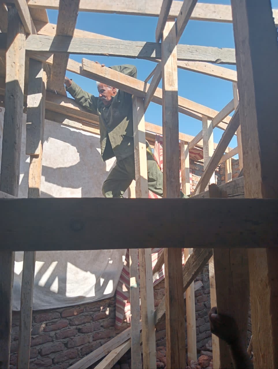 ضبط مخالفات مبانىً بدون ترخيص في الأقصر 