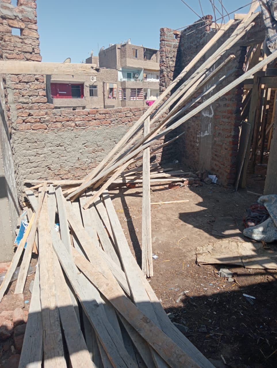 ضبط مخالفات مبانىً بدون ترخيص في الأقصر 