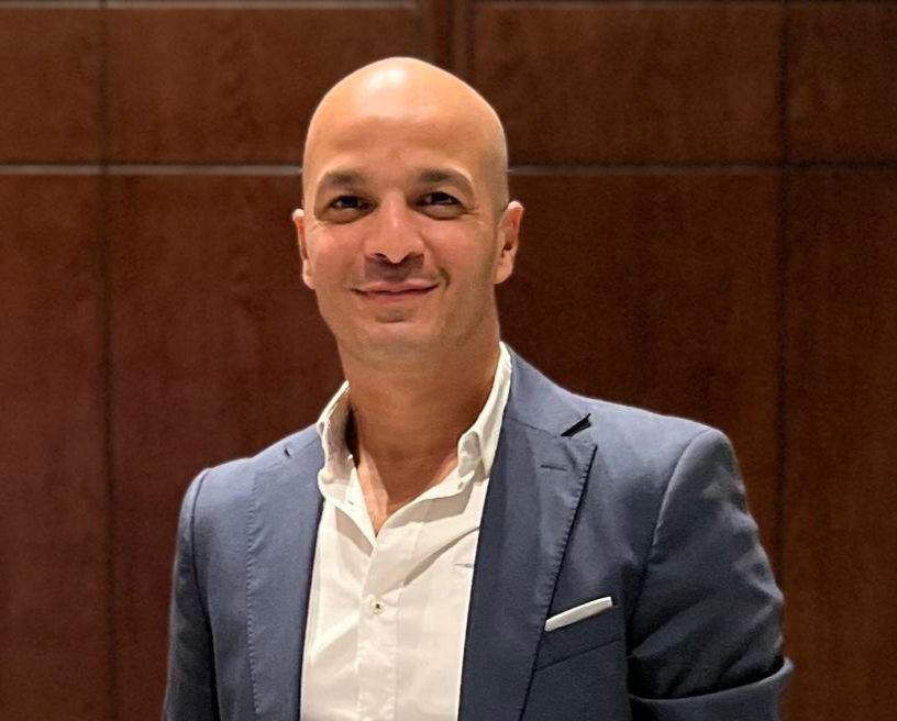 الدكتور كريم جمال أستاذ الجراحة العامة وجراحة المناظير