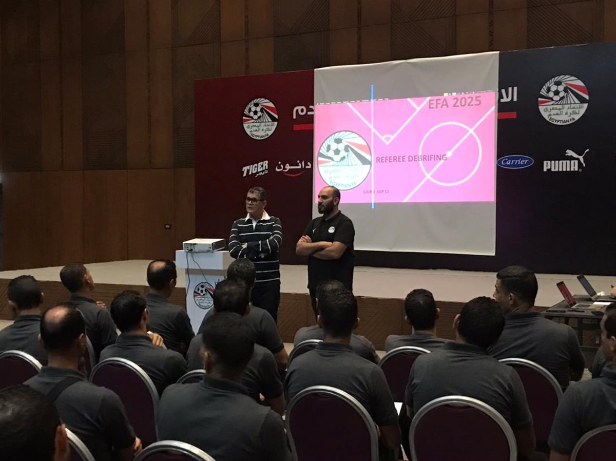 اجتماع أوسكار مع حكام الدوري الممتاز (2)