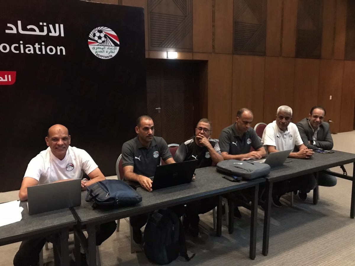 اجتماع أوسكار مع حكام الدوري الممتاز (3)