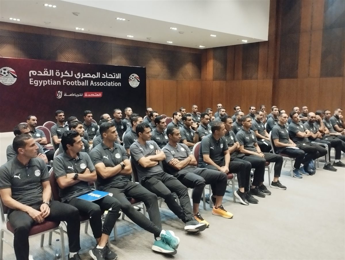 اجتماع أوسكار مع حكام الدوري الممتاز (4)