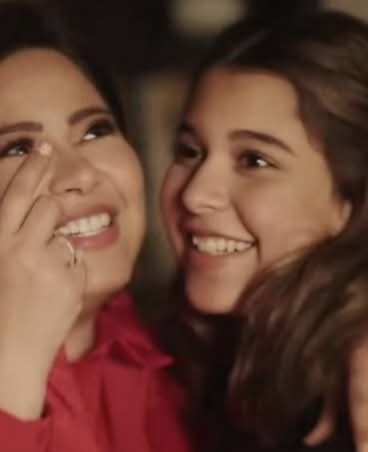 الفنانة شيرين عبد الوهاب وبنتها