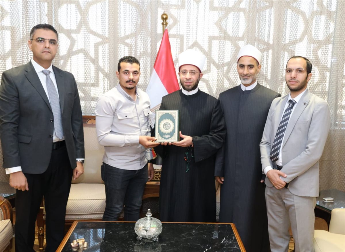 وزير الأوقاف يستقبل نجل الشهيد خالد عبد العال