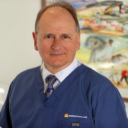 بول بوسا أثناء عمله كطبيب أسنان 