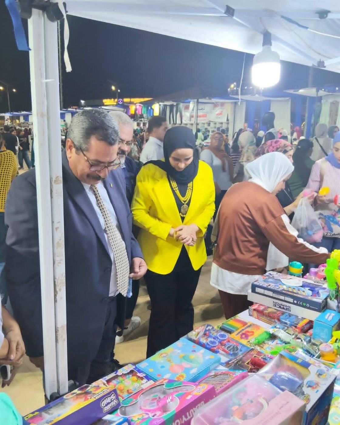 رئيس مدينة شرم الشيخ يفتتح معرض البازار