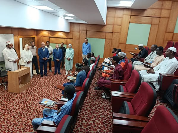 <strong>مستشارة شيخ الأزهر لشؤون الوافدين تتفقد فرع مدرسة الإمام الطيب لحفظ القرآن وتجويده بمدينة البعوث الإسلامية</strong>
