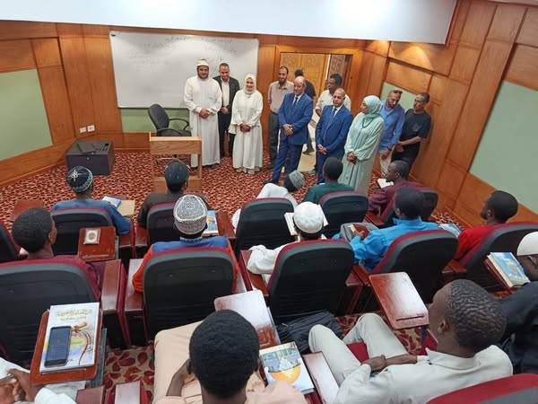 مستشارة شيخ الأزهر لشؤون الوافدين تتفقد فرع مدرسة الإمام الطيب لحفظ القرآن وتجويده بمدينة البعوث الإسلامية