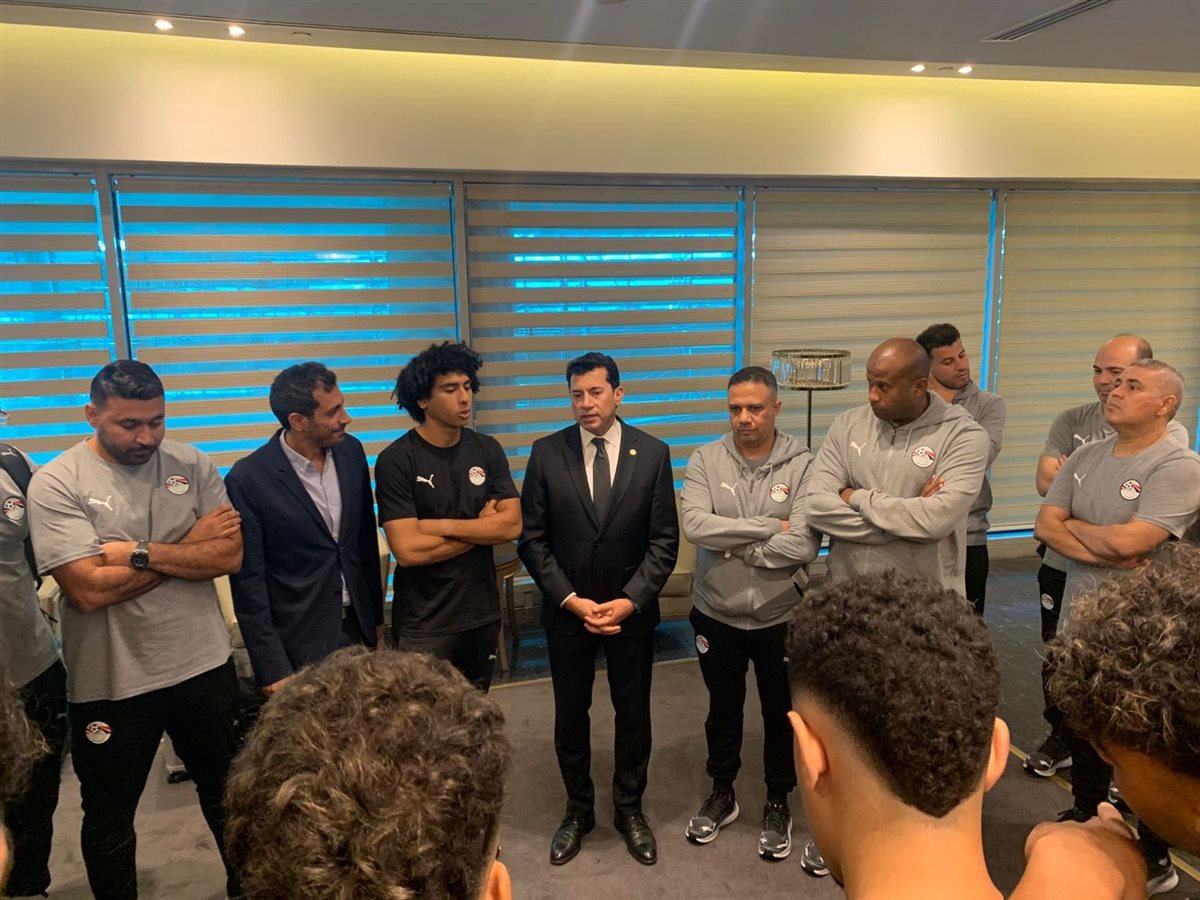 <strong>وزير الرياضة يدعم منتخب الشباب قبل السفر للمشاركة في كأس العالم</strong>