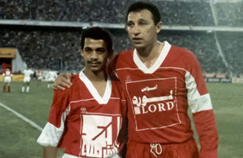 الخطيب في مباراة اعتزاله مع وليد صلاح الدين