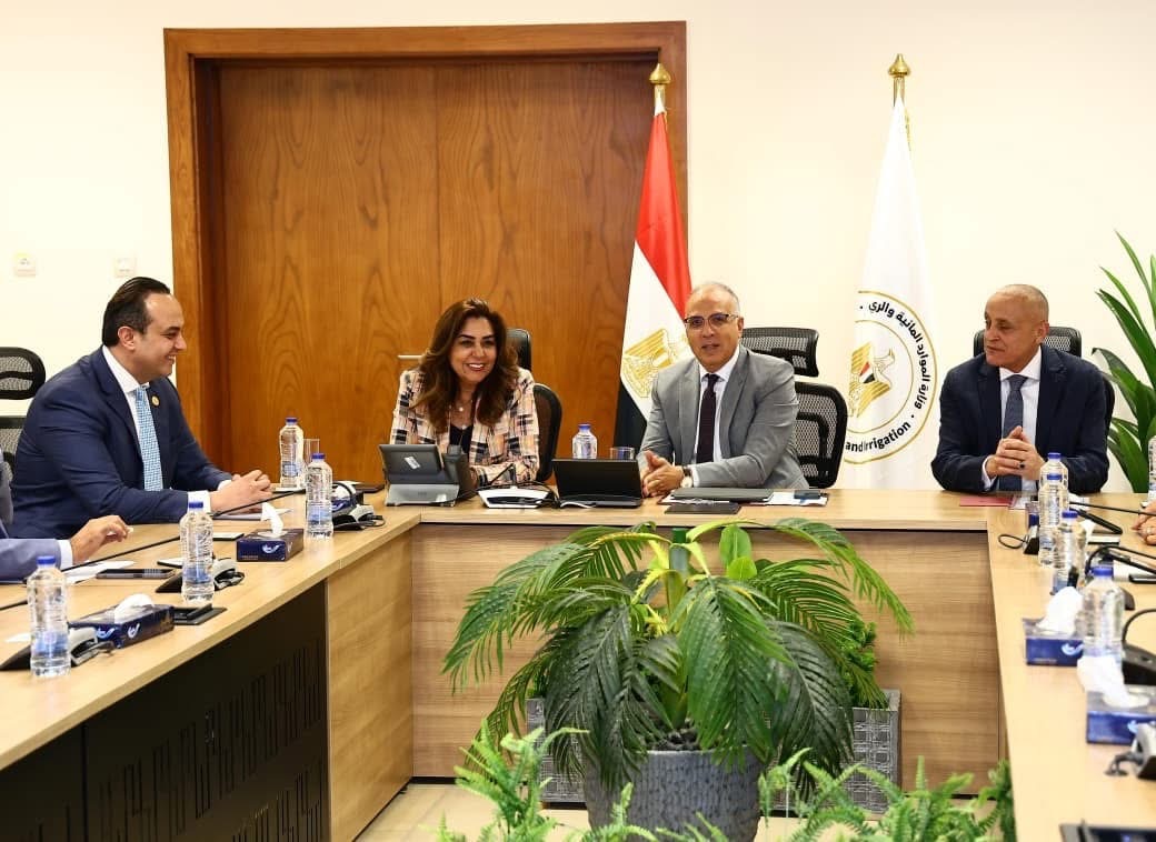 اجتماع محافظ الأقصر ووزراء التنمية المحلية والموارد المائية