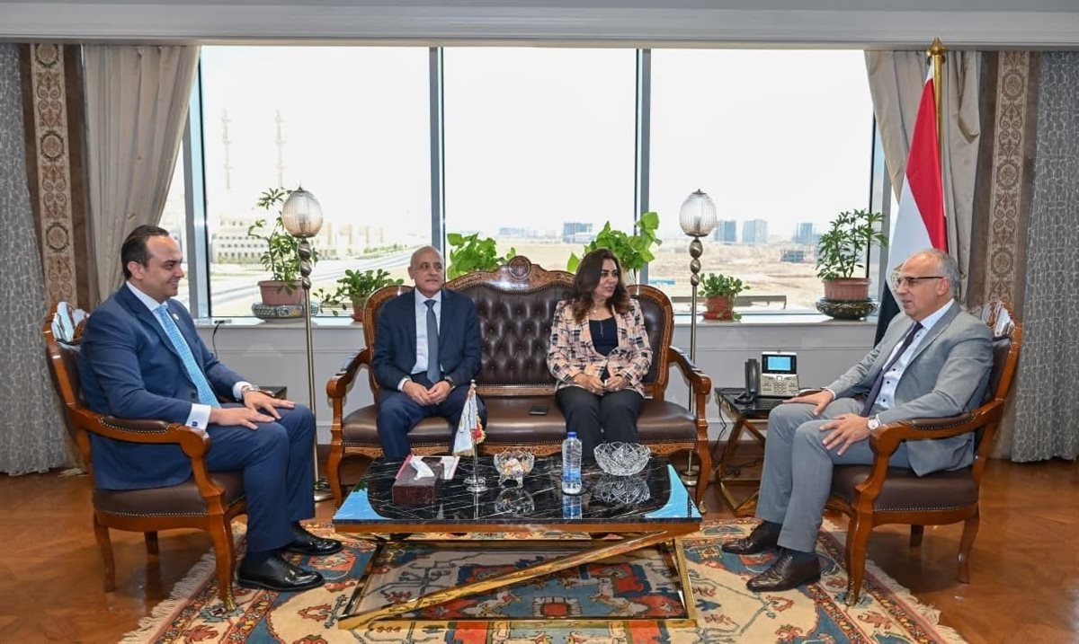 اجتماع محافظ الأقصر ووزراء التنمية المحلية والموارد المائية