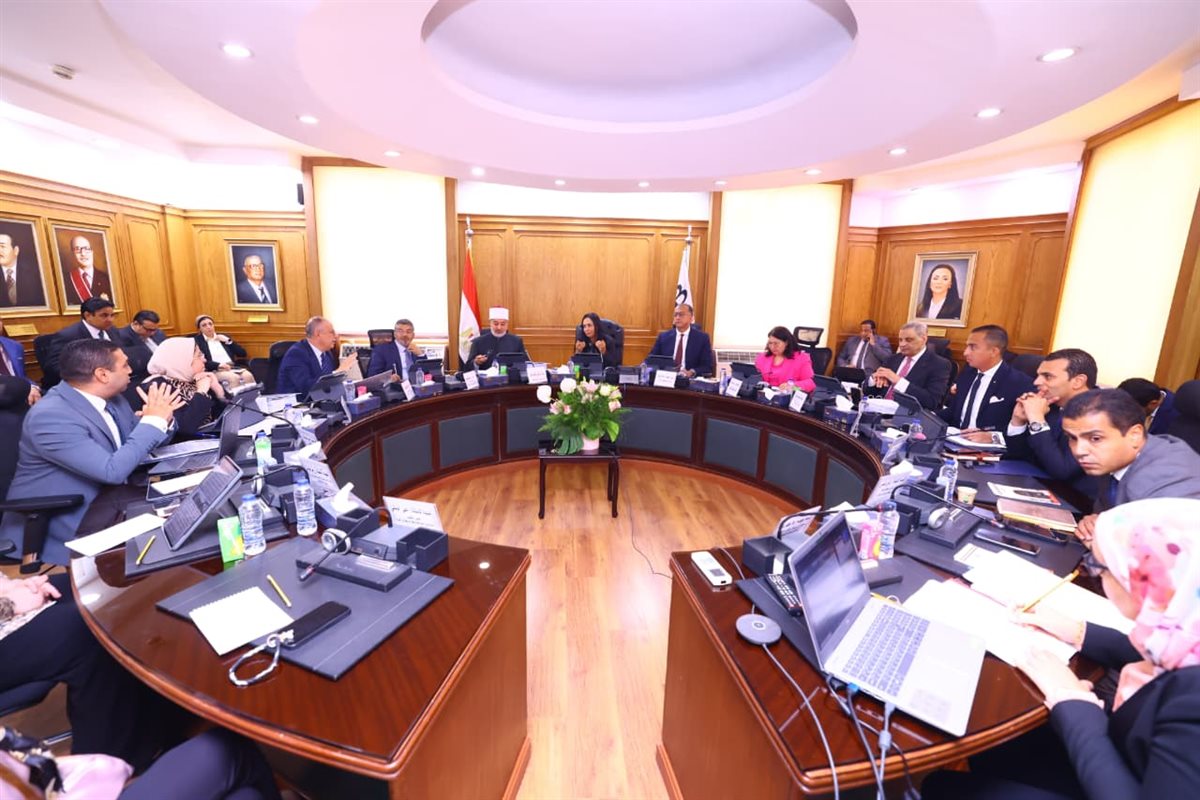 <strong>بنك ناصر يدرس إتاحة الاكتتاب في وثائق صندوق الذهب وصندوق الأسهم لشركة أزيموت مصر</strong>