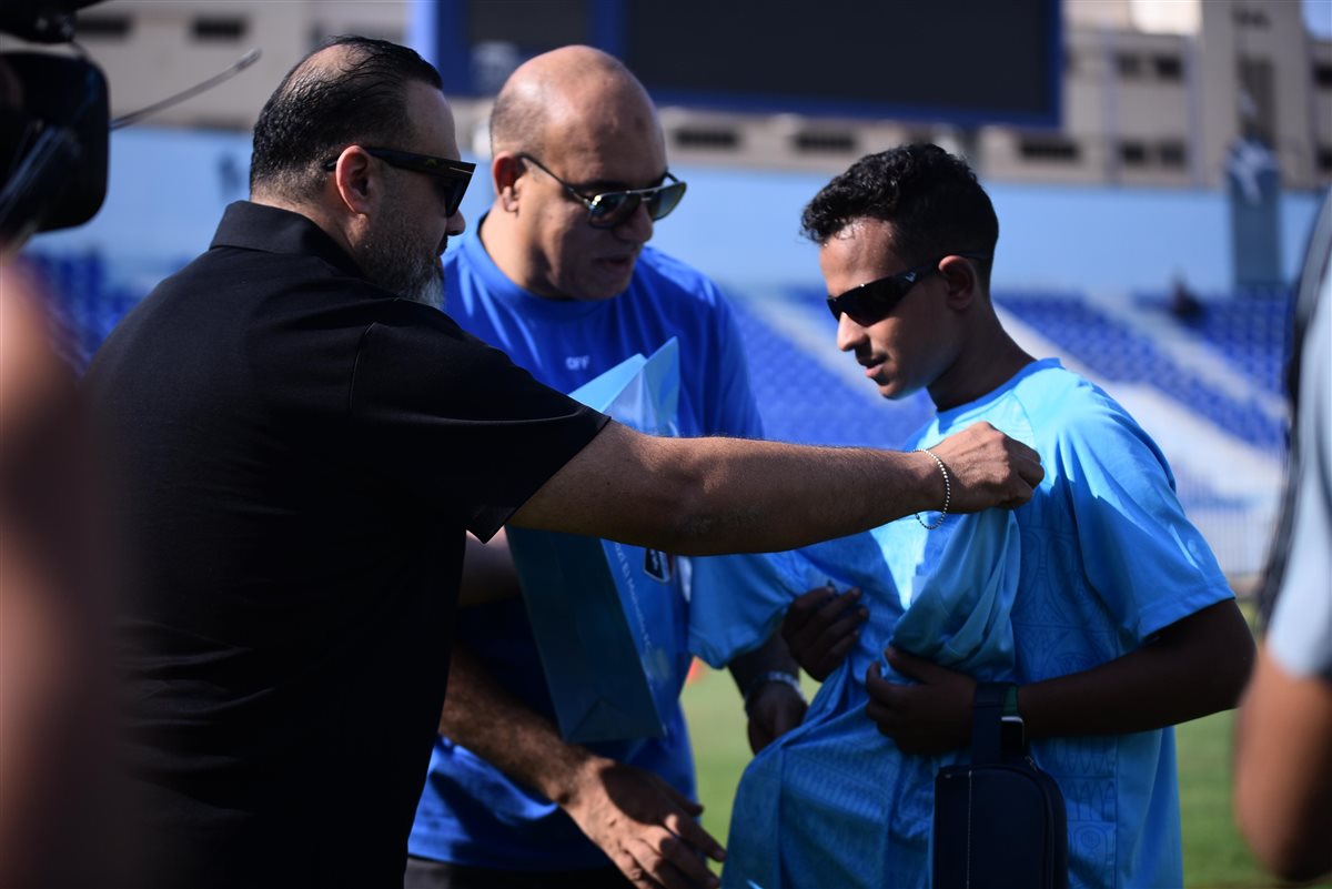 تكريم محمد حمودة مشجع غزل المحلة