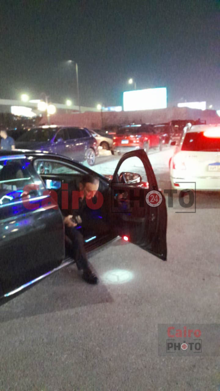 طارق علام يقدم واجب العزاء في الراحل عمرو ستين