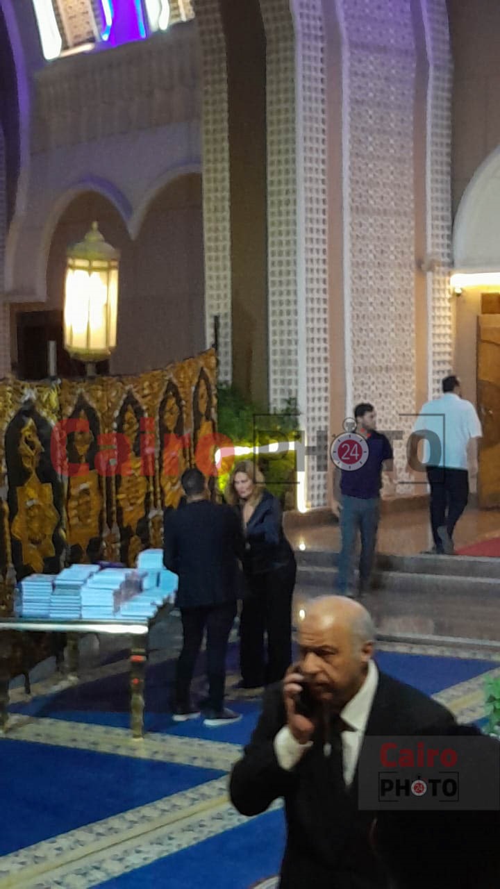 يسرا تقدم العزاء لـ، مريم عامر منيب 