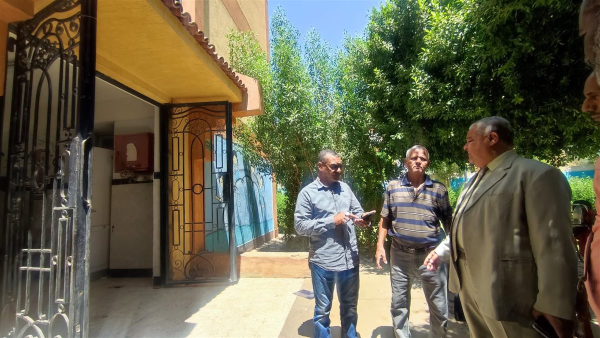 وكيل وزارة تعليم الأقصر يتفقد مدرسة وي التطبيقية