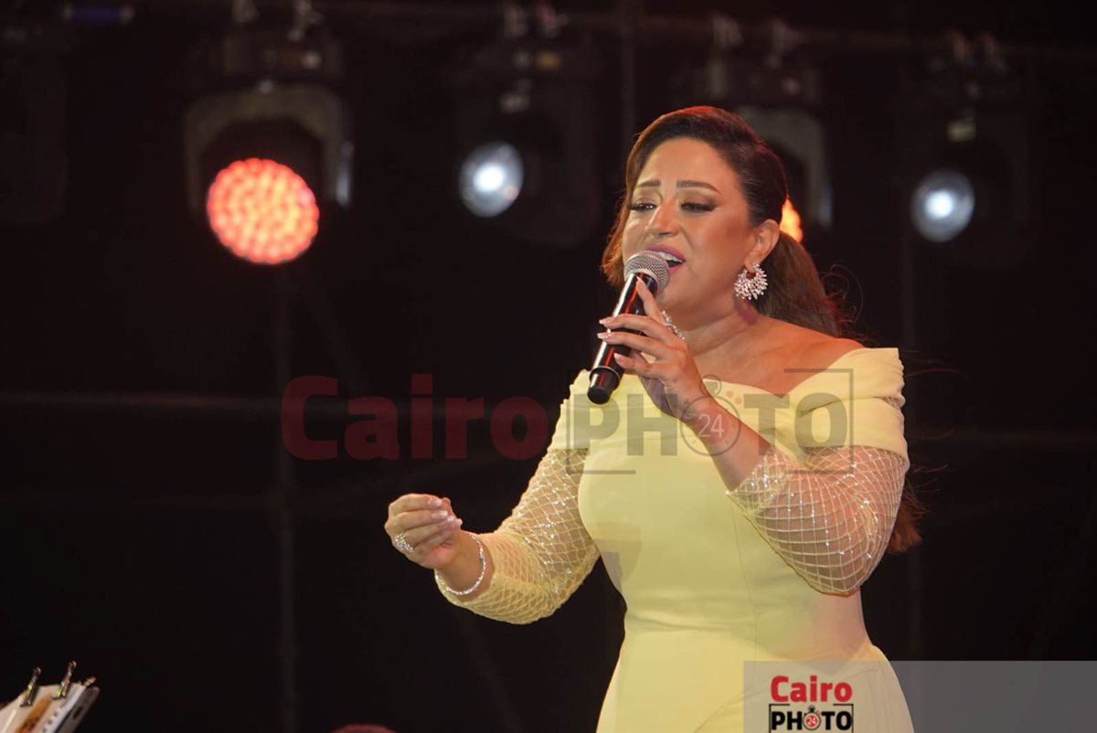 وسط تفاعل كبير من الجمهور.. ريهام عبد الحكيم تشعل أجواء حفلها بمهرجان مراسي 