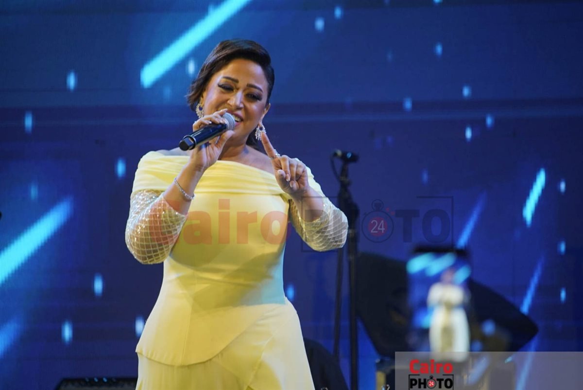 وسط تفاعل كبير من الجمهور.. ريهام عبد الحكيم تشعل أجواء حفلها بمهرجان مراسي 