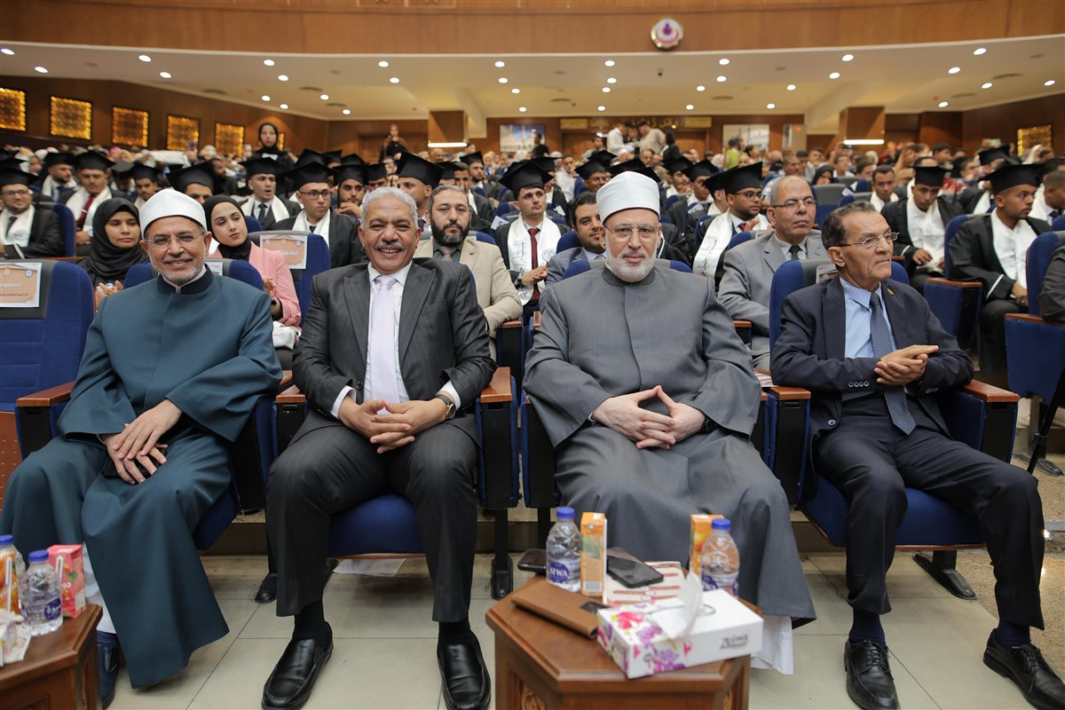 رئيس جامعة الأزهر يهنئ خريجي الدفعة الـ 58 بكلية الشريعة والقانون