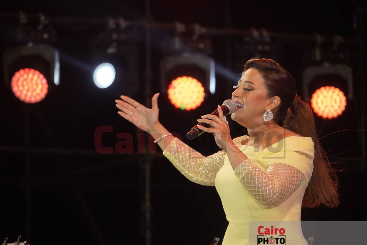 وسط تفاعل كبير من الجمهور.. ريهام عبد الحكيم تشعل أجواء حفلها بمهرجان مراسي 