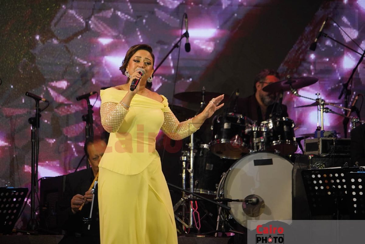وسط تفاعل كبير من الجمهور.. ريهام عبد الحكيم تشعل أجواء حفلها بمهرجان مراسي 