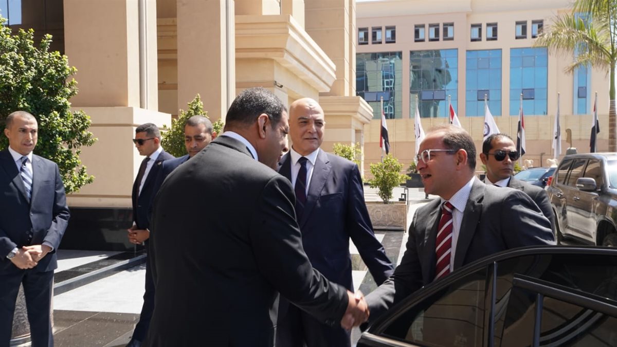 النائب العام ووزير المالية 