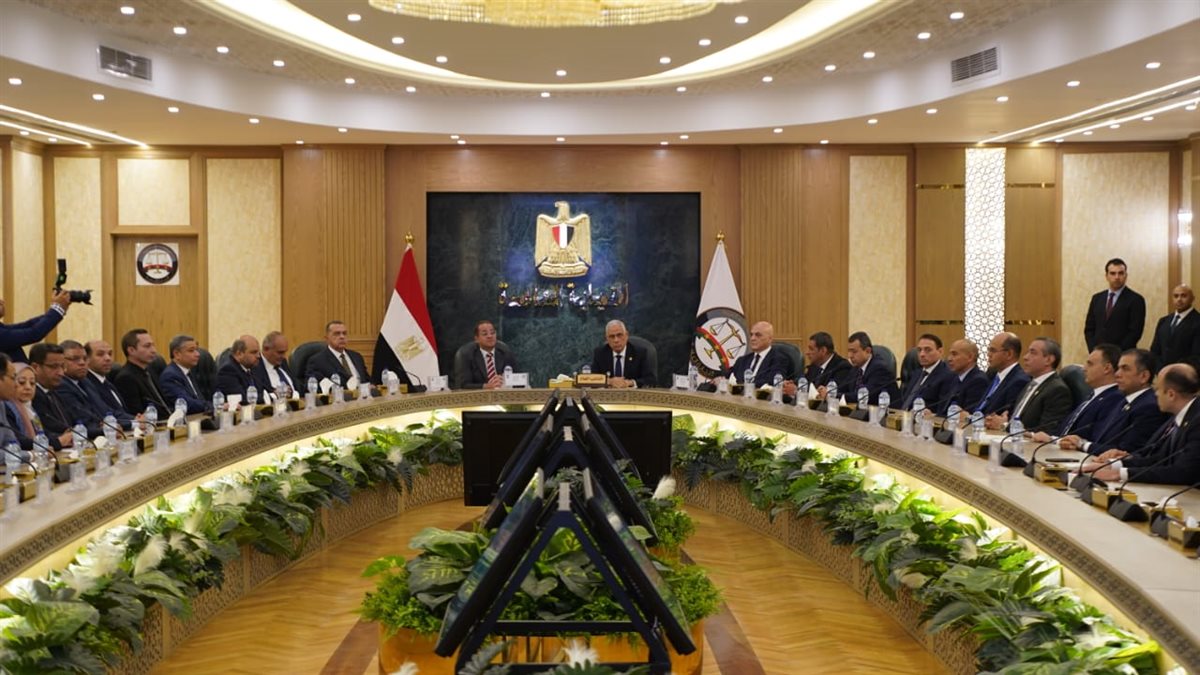 النائب العام ووزير المالية 