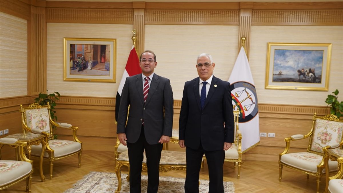 النائب العام ووزير المالية 