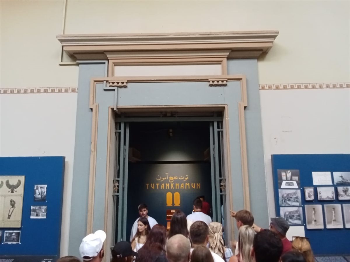 كنوز الملك توت عنخ آمون