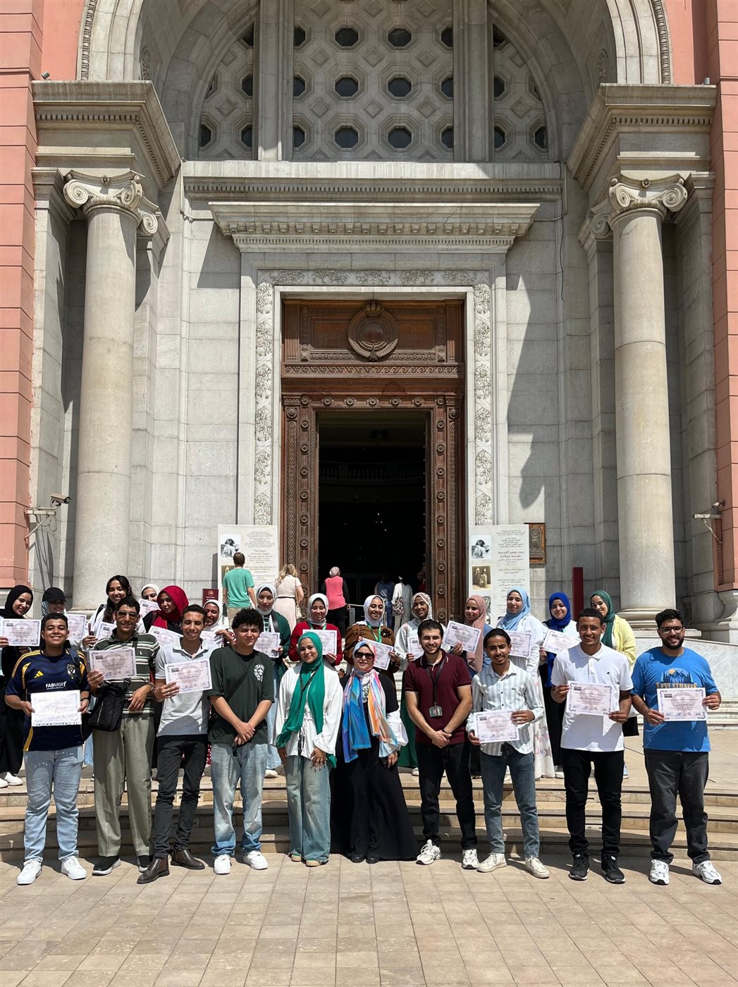 المتحف المصري بالتحرير يحتفل بتخريج دفعة التدريب الصيفي لطلاب الآثار والإرشاد السياحي