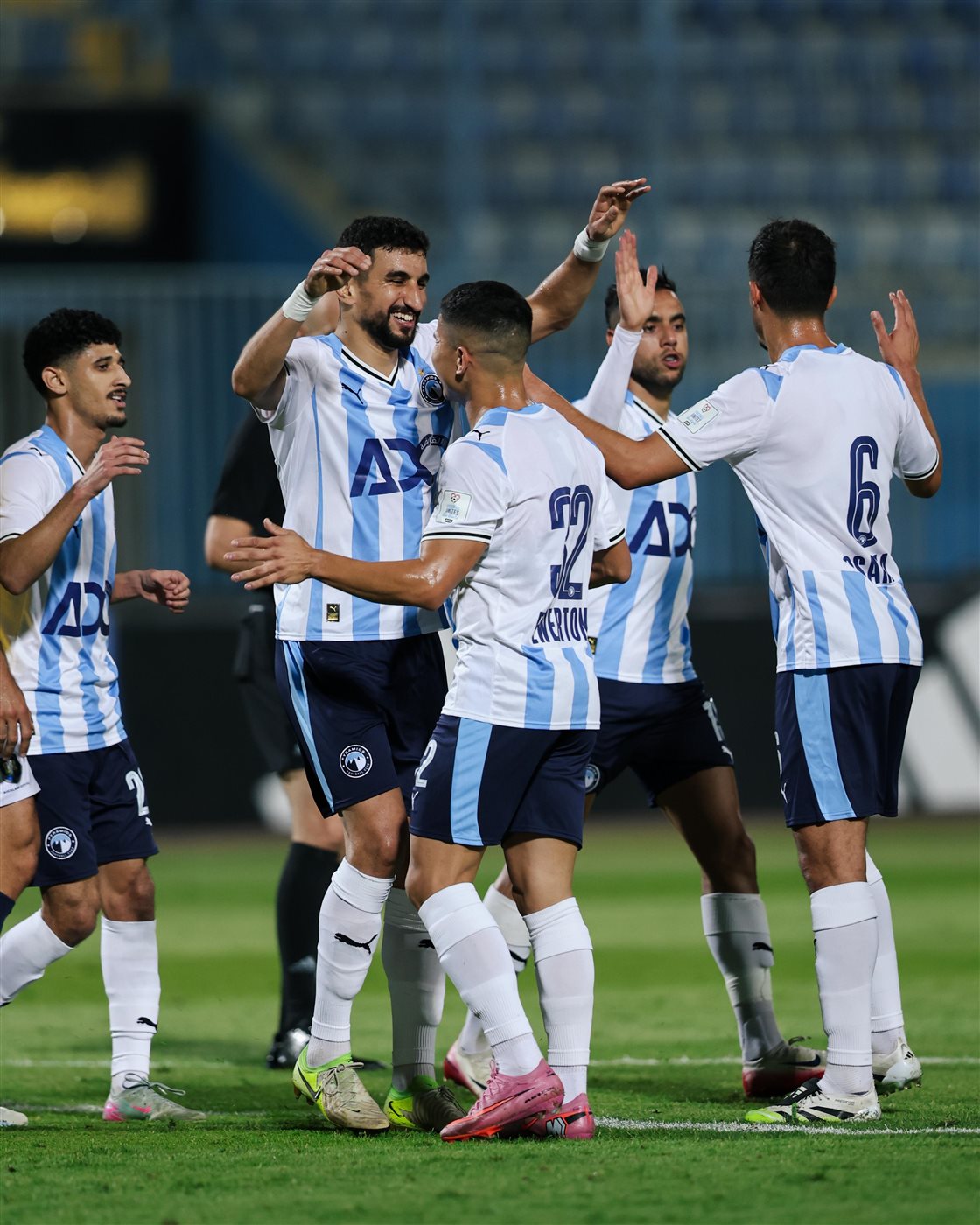 احتفال لاعبي بيراميدز بالفوز على أوكلاند سيتي