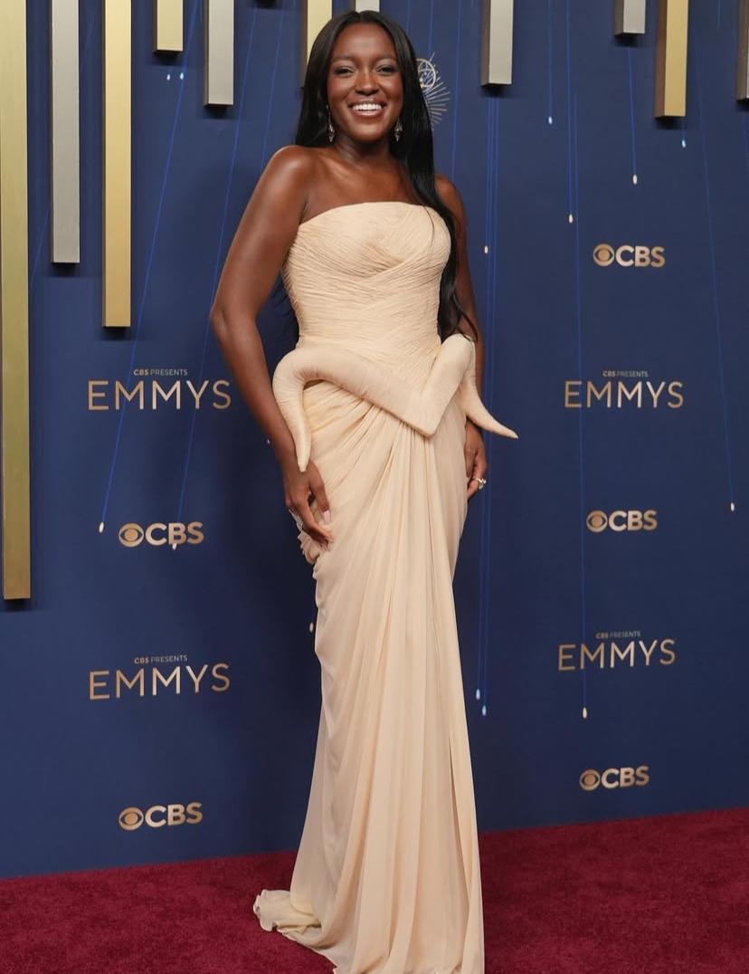 حضور مميز لـ سيلينا جوميز.. وديردري أوكونيل وجنيفيف أوريلي أبرز الحضور على كاربت حفل Emmy Awards